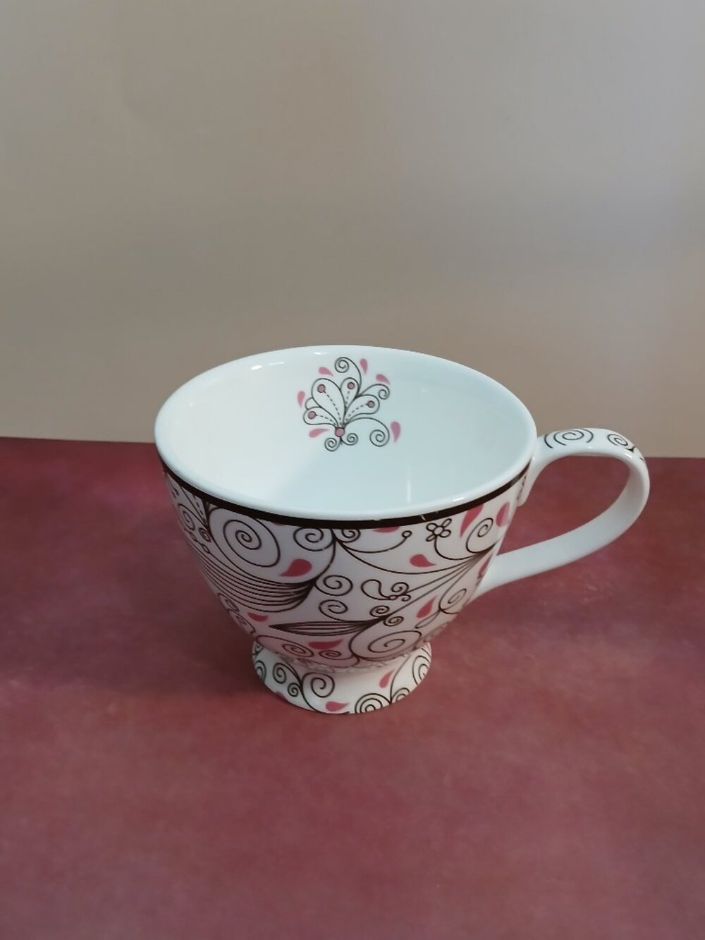2011 Mary Kay Pedestal Belly Mug with Black & Pink Abstract Floral Pattern